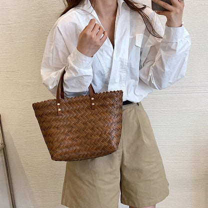 Sophisticated Bag with a Clean Classic Look