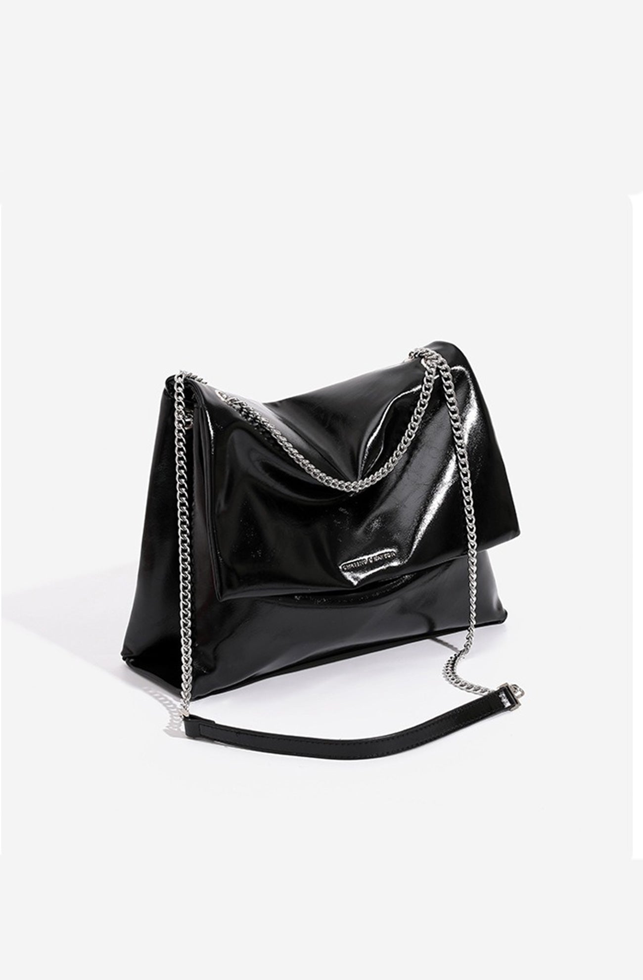 Gracefully Styled Bag for Any Occasion