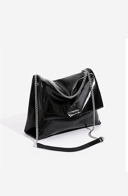 Gracefully Styled Bag for Any Occasion