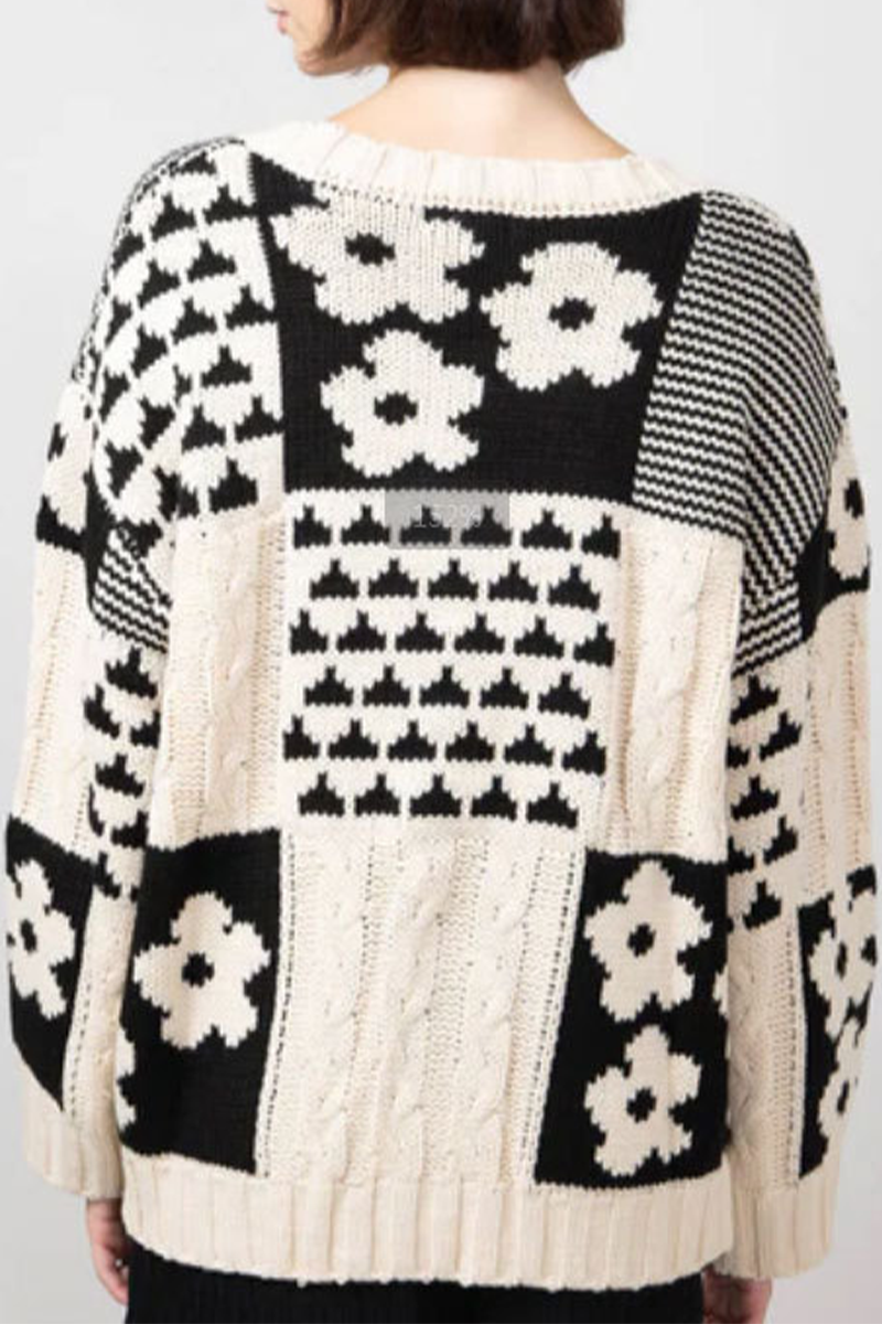 Effortlessly Elegant Sweater with a Timeless Design