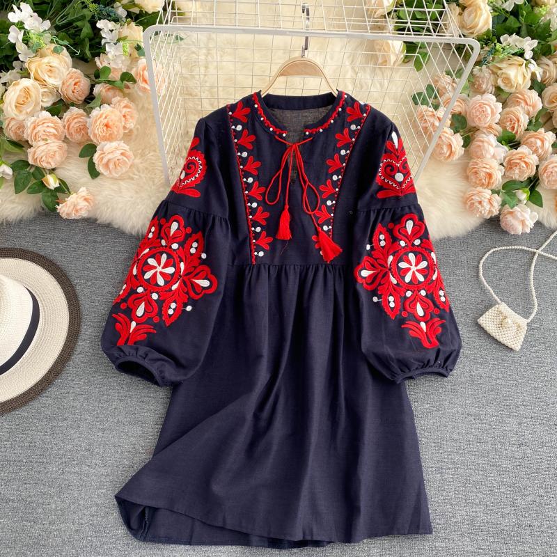 Beautifully Finished Dress in a Timeless Design