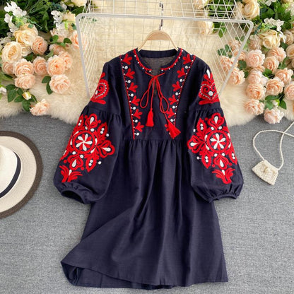 Beautifully Finished Dress in a Timeless Design