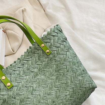 Sophisticated Bag with a Clean Classic Look