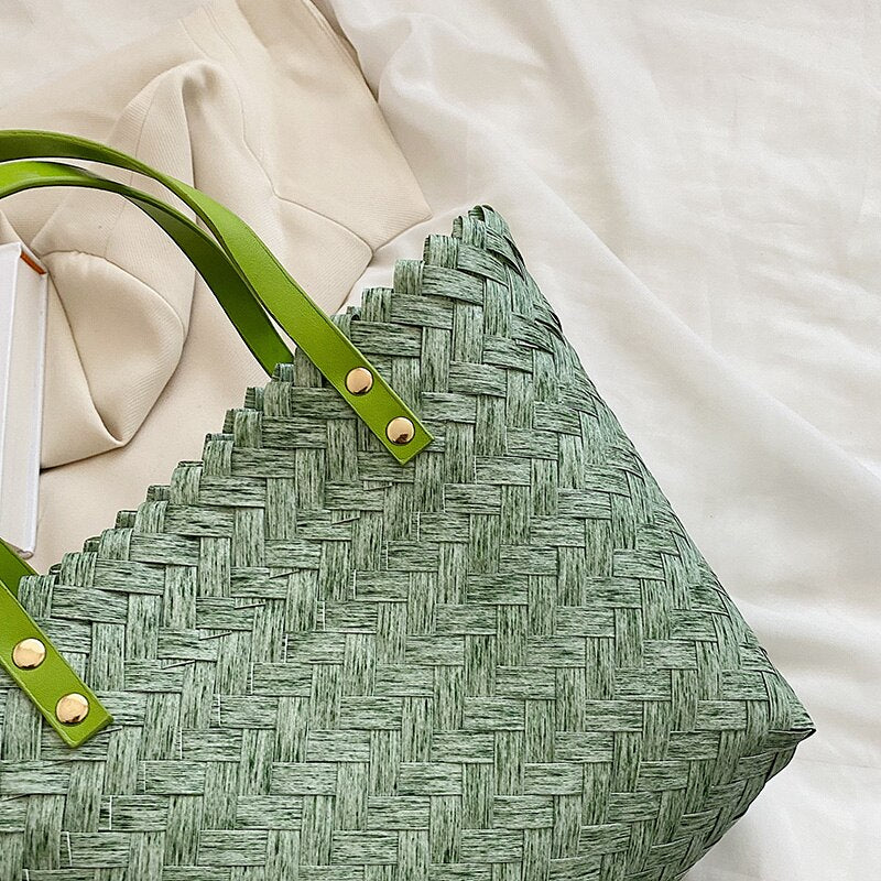 Sophisticated Bag with a Clean Classic Look