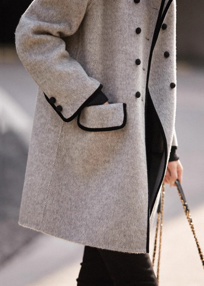 Well Tailored Coat with a Graceful Silhouette