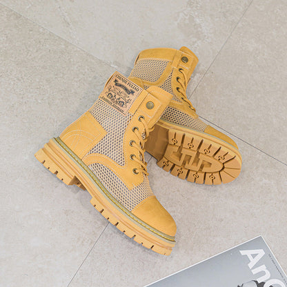 Effortlessly Elegant Boots with a Timeless Design