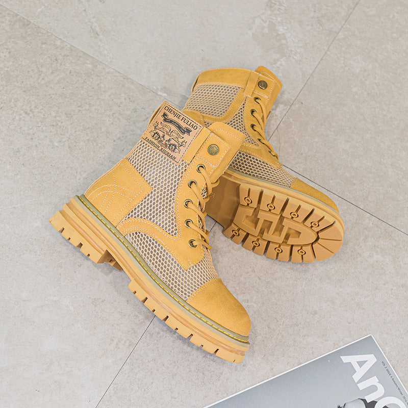 Effortlessly Elegant Boots with a Timeless Design