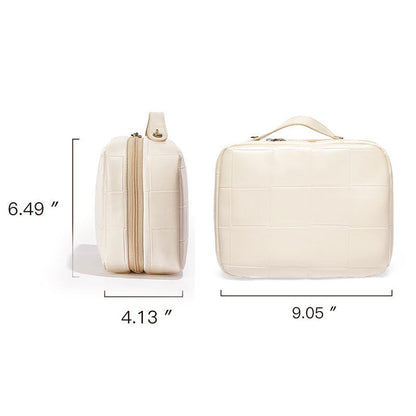 Well Tailored Bag with a Graceful Silhouette