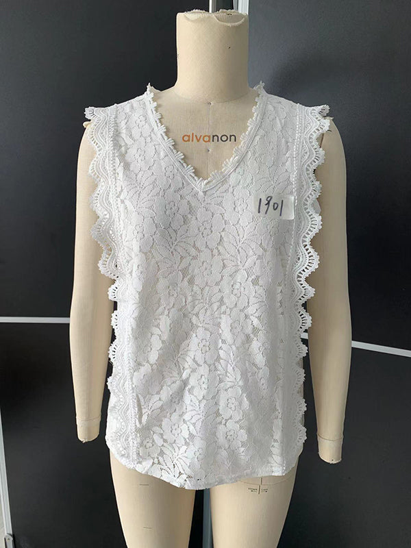 Effortlessly Elegant Top with a Timeless Design