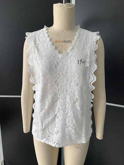 Effortlessly Elegant Top with a Timeless Design