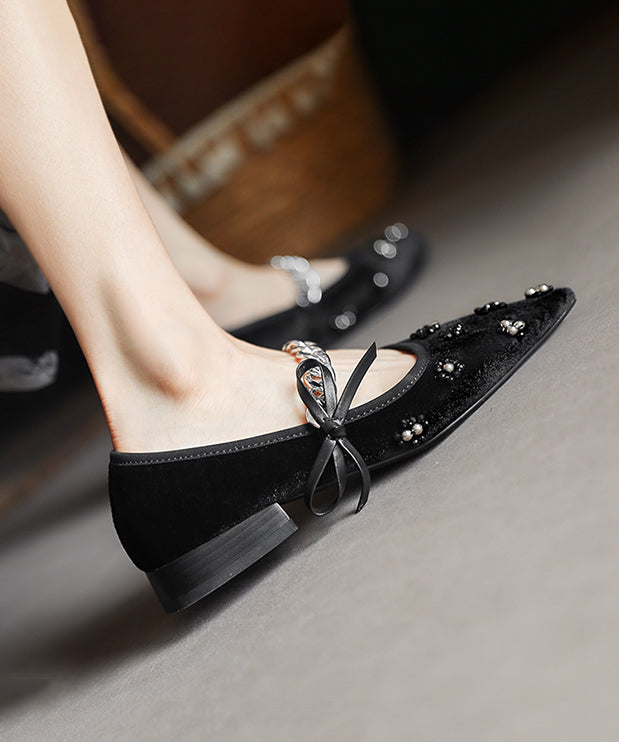 Well Tailored Shoes with a Graceful Silhouette