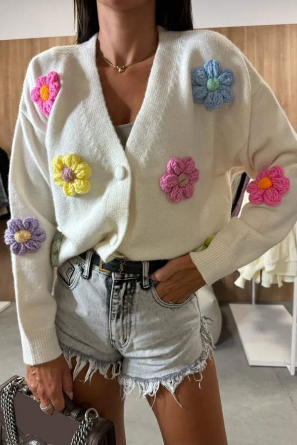 Effortlessly Elegant Cardigan with a Timeless Design