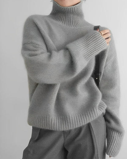 Well Tailored Sweater with a Graceful Silhouette