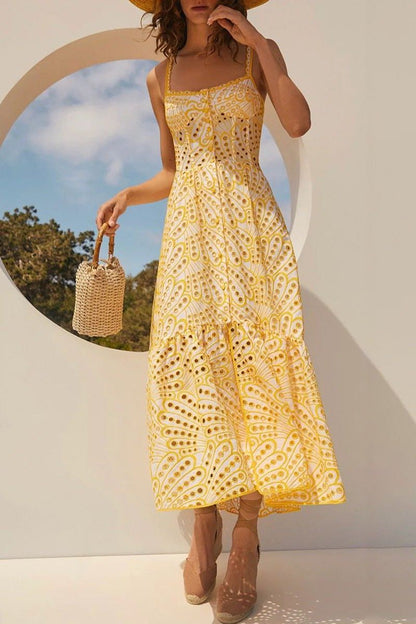 Effortlessly Elegant Dress with a Timeless Design