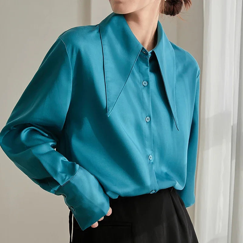 Beautifully Crafted Blouse in a Classic Style