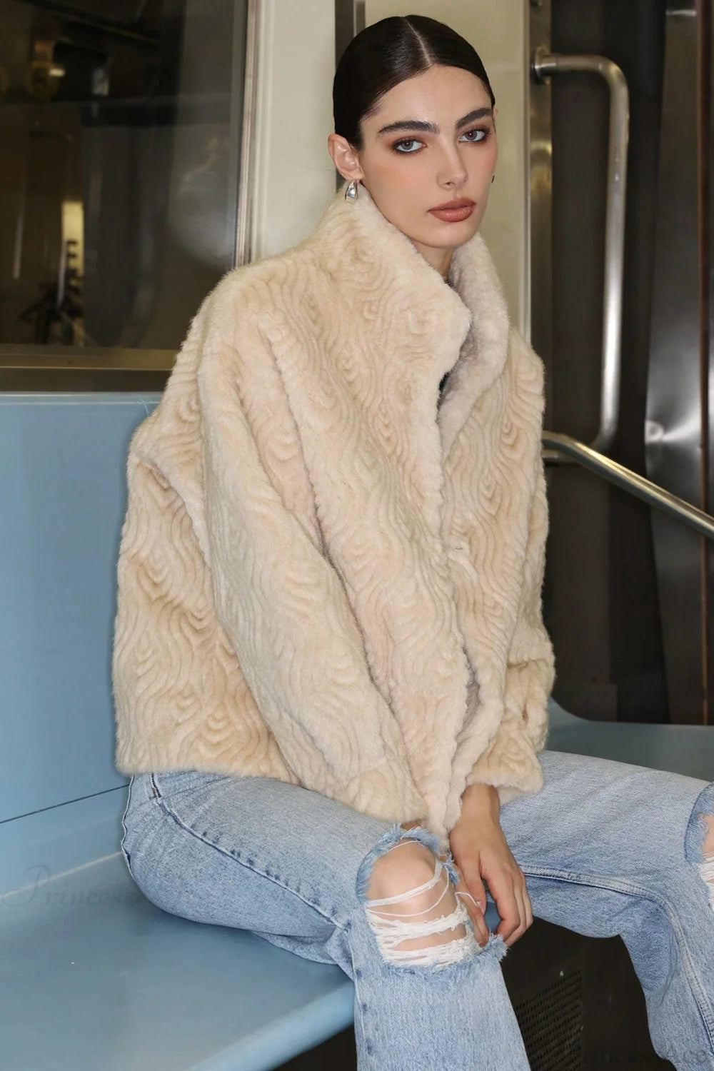 Elegantly Styled Coat for Everyday Wear