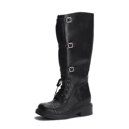 Effortlessly Elegant Boots with a Timeless Design