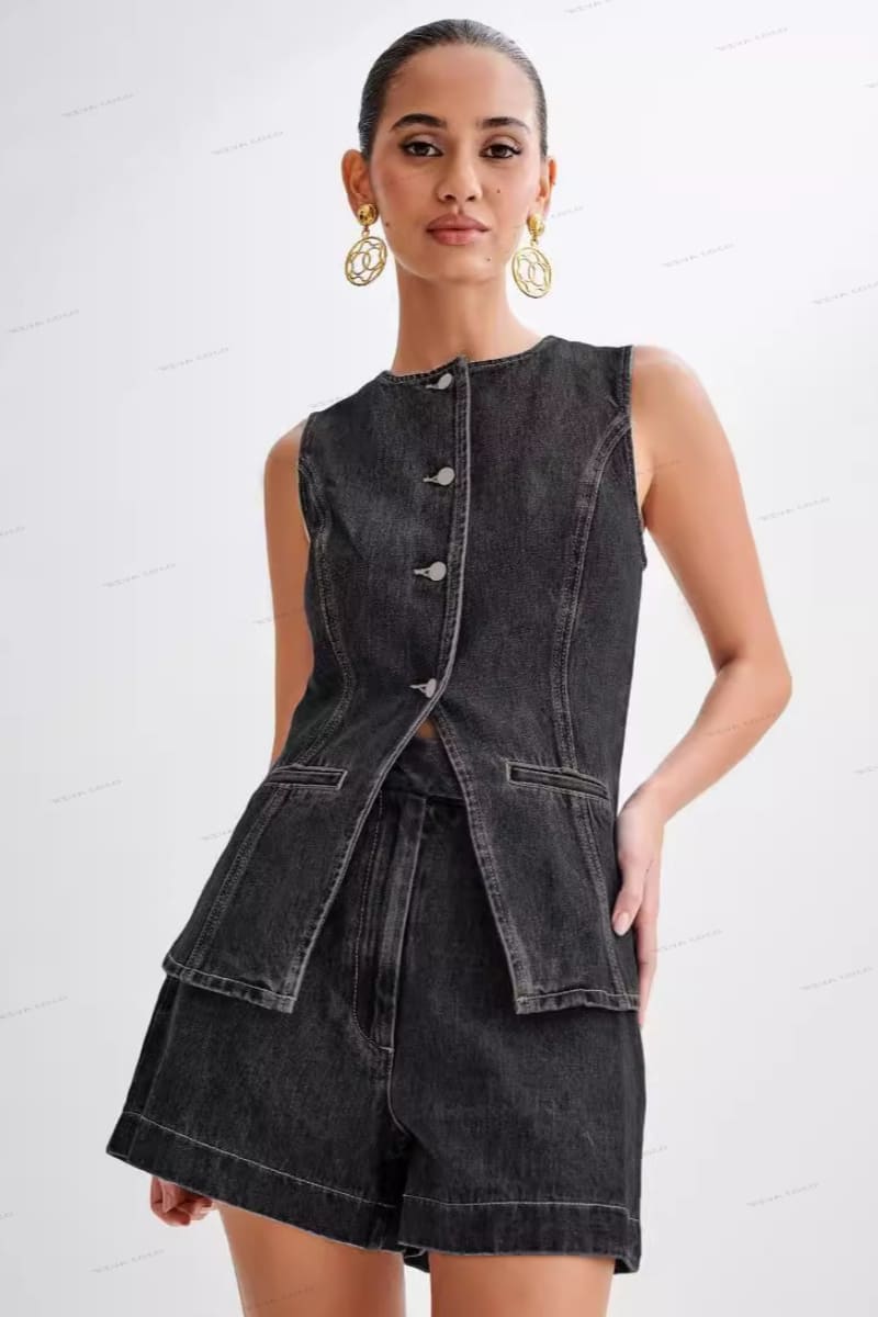 Gracefully Styled Garment for Any Occasion