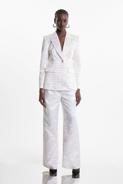Elegantly Styled Pants for Everyday Wear