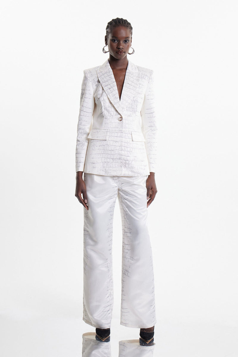 Elegantly Styled Pants for Everyday Wear