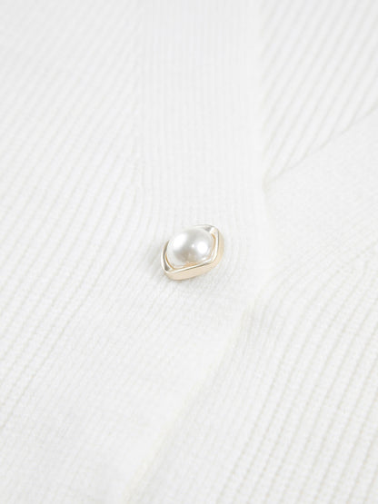 Effortlessly Elegant Cardigan with a Timeless Design