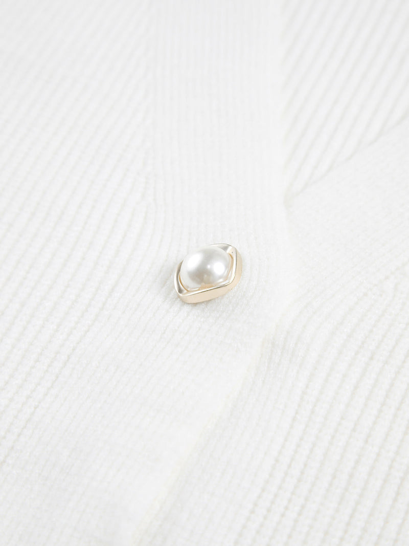 Effortlessly Elegant Cardigan with a Timeless Design