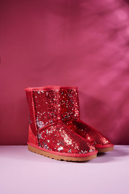 Effortlessly Elegant Boots with a Timeless Design