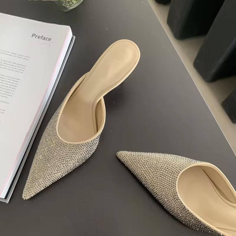 Polished Heels with an Effortless Classic Look