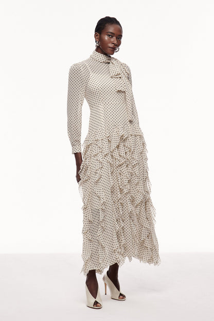 Well Tailored Dress with a Graceful Silhouette