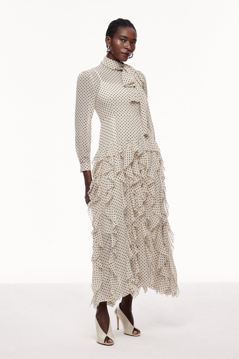 Well Tailored Dress with a Graceful Silhouette