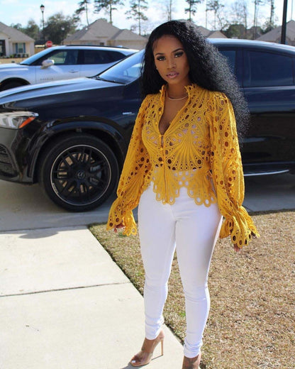 Effortlessly Elegant Blouse with a Timeless Design