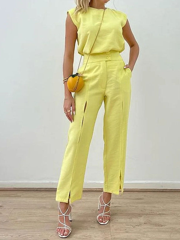 Effortlessly Elegant Pants with a Timeless Design