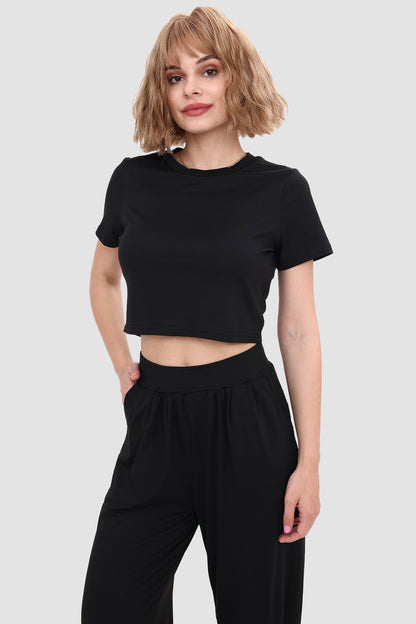 Elegantly Styled Trousers for Everyday Wear