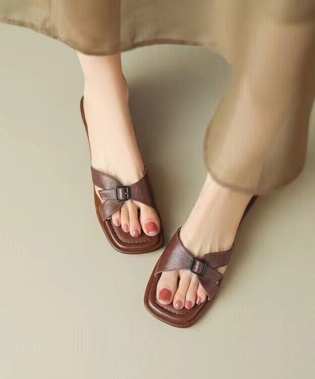 Effortlessly Elegant Sandals with a Timeless Design