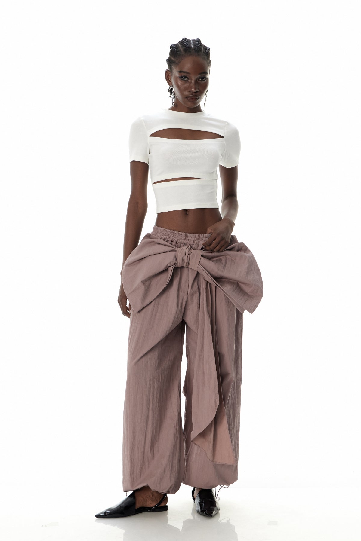 Well Tailored Pants with a Graceful Silhouette
