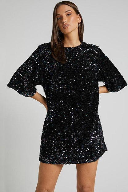 Gracefully Styled Dress for Any Occasion