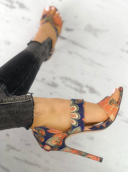 Effortlessly Elegant Sandals with a Timeless Design