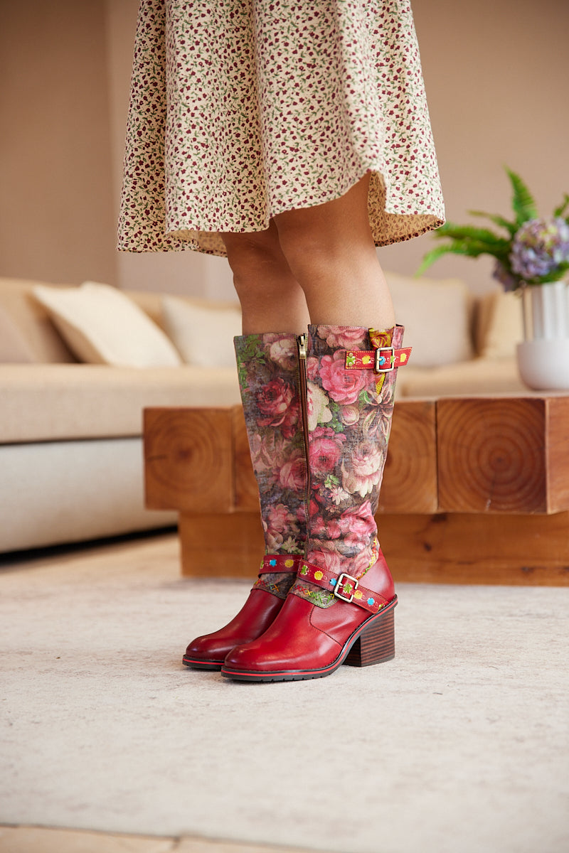 Effortlessly Elegant Boots with a Timeless Design
