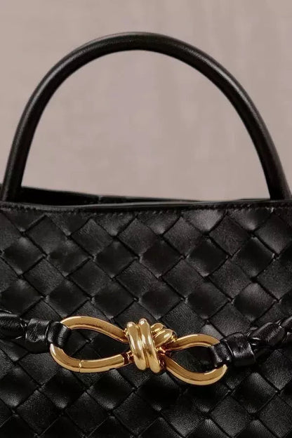 Gracefully Styled Bag for Any Occasion