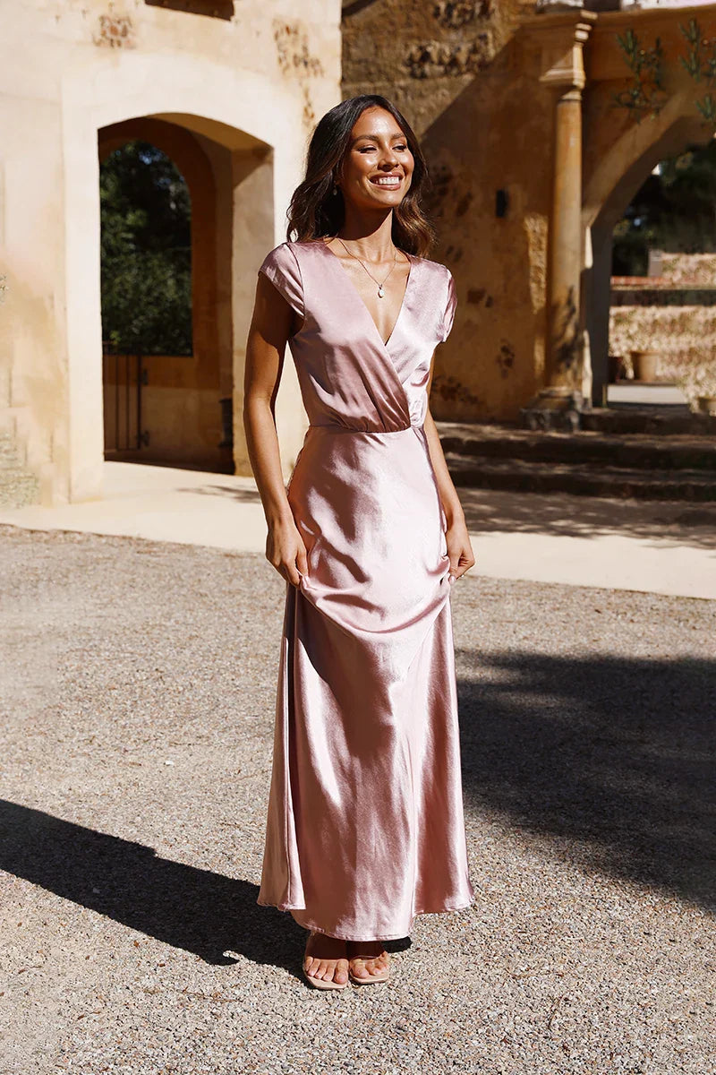 Beautifully Crafted Dress in a Classic Style