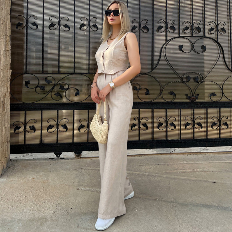 Effortlessly Elegant Trousers with a Timeless Design