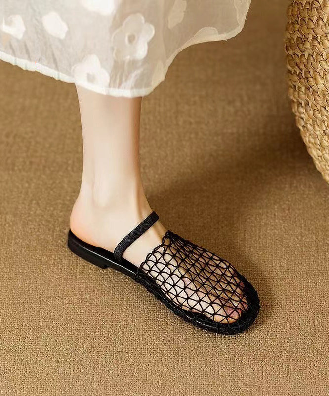 Well Tailored Sandals with a Graceful Silhouette