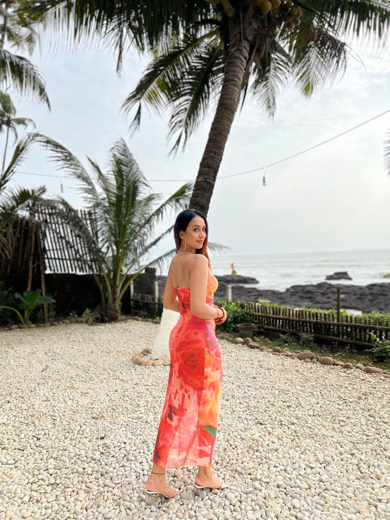 Well Tailored Dress with a Graceful Silhouette