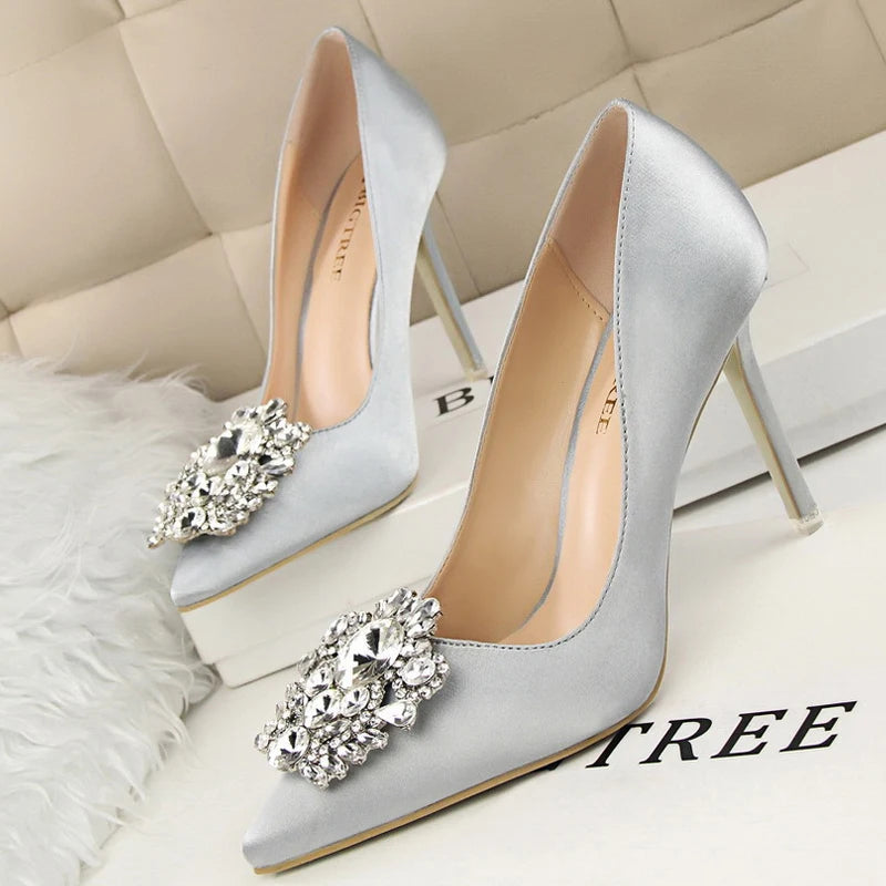 A Vintage Style Heels with Delicate Timeless Details