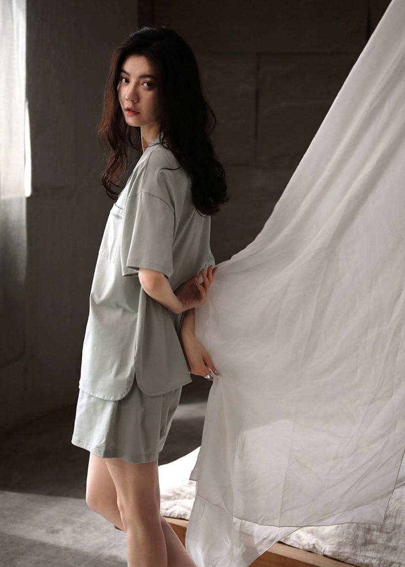 Effortlessly Elegant Garment with a Timeless Design
