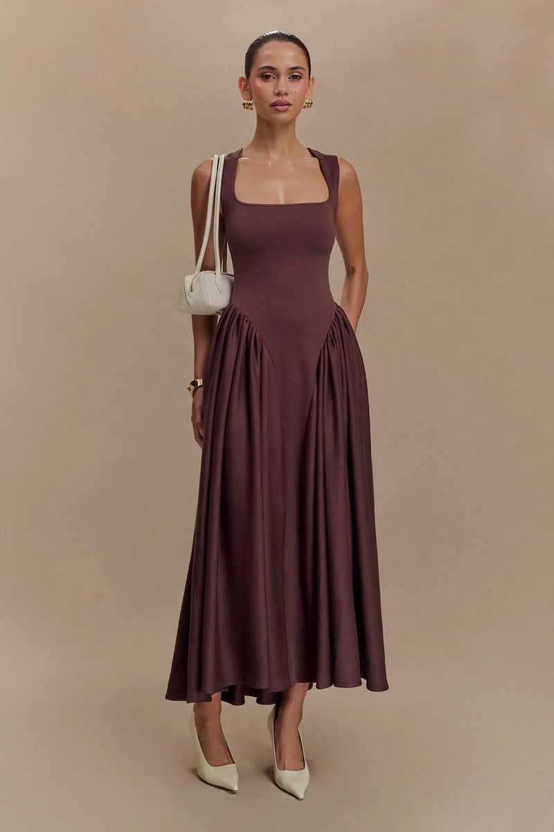 Well Tailored Dress with a Graceful Silhouette