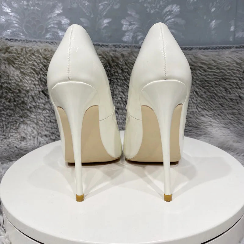 Well Tailored Shoes with a Graceful Silhouette