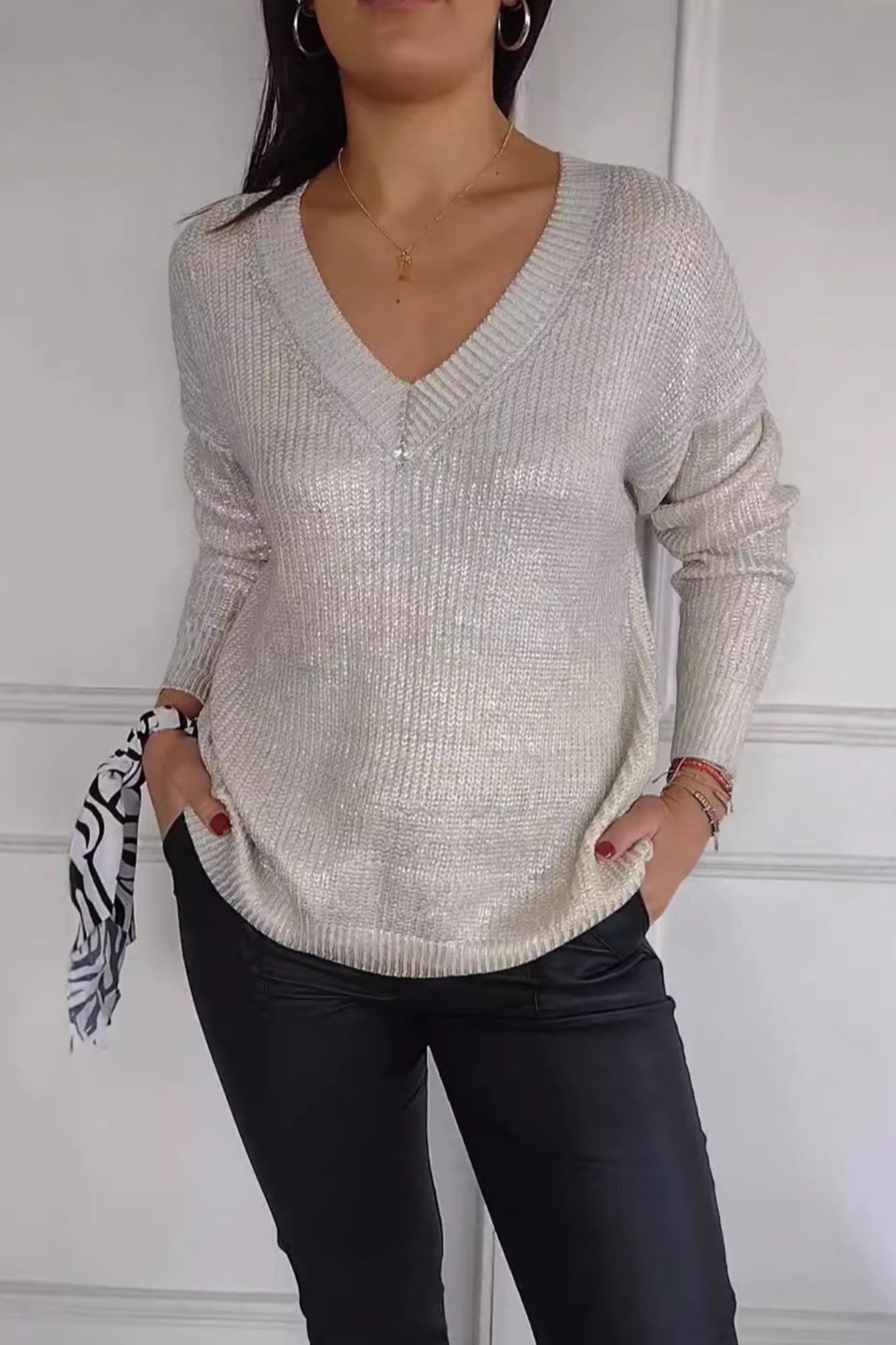 Effortlessly Elegant Sweater with a Timeless Design