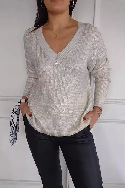 Effortlessly Elegant Sweater with a Timeless Design