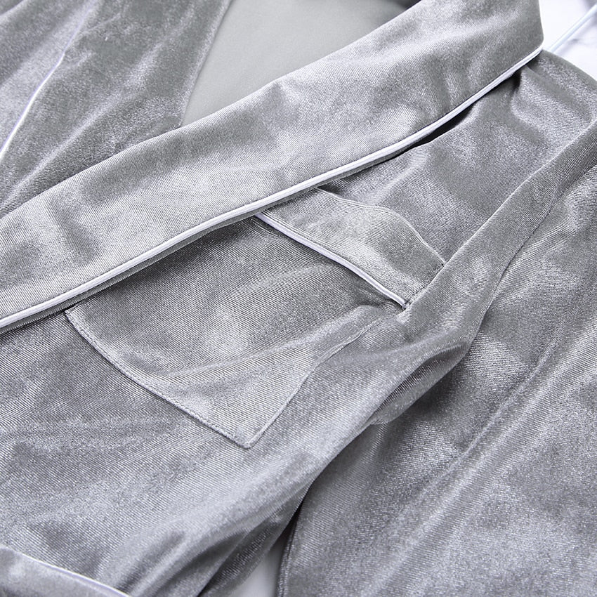 Effortlessly Elegant Garment with a Timeless Design